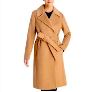 Anne Klein. Wool coat size 10 camel